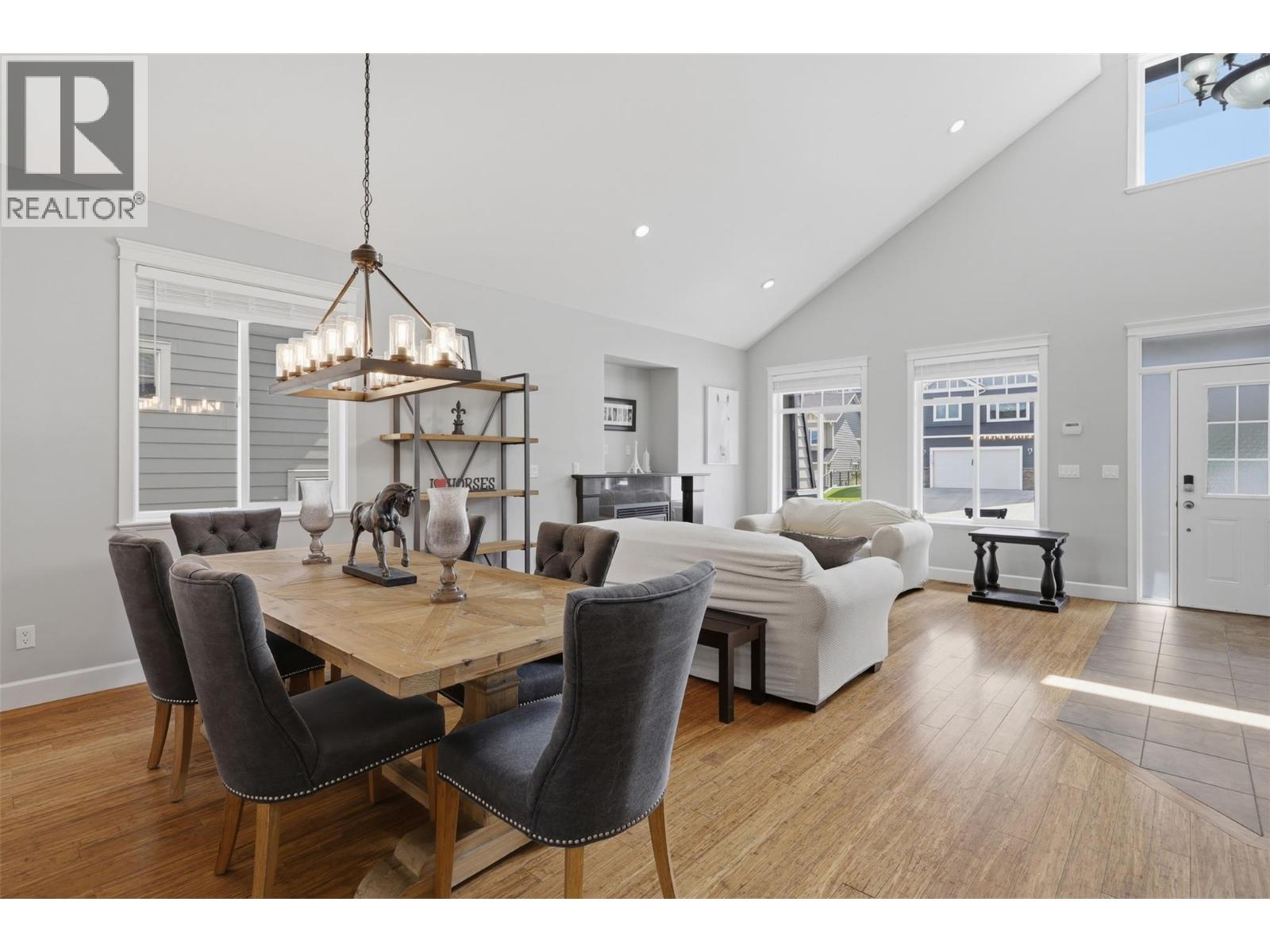 1716 FOXTAIL Drive, Kamloops