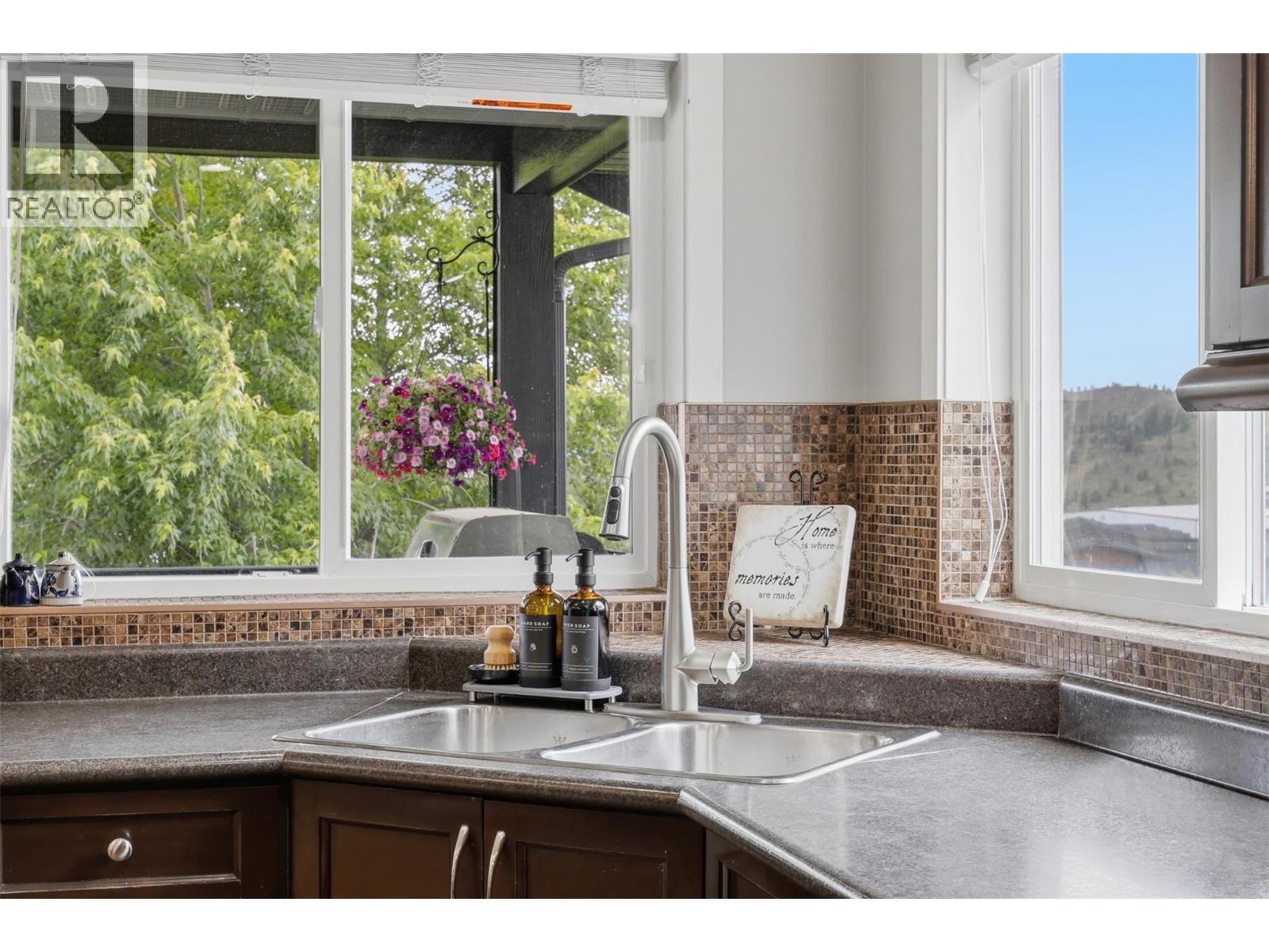 1716 FOXTAIL Drive, Kamloops