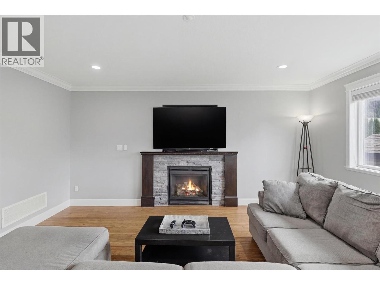 1716 FOXTAIL Drive, Kamloops