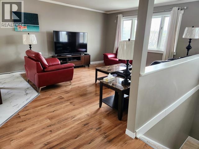 633 YATES CRESCENT - 13
