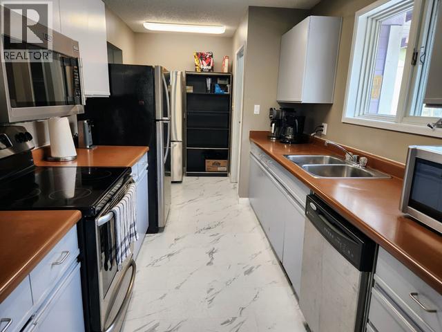 633 YATES CRESCENT - 19