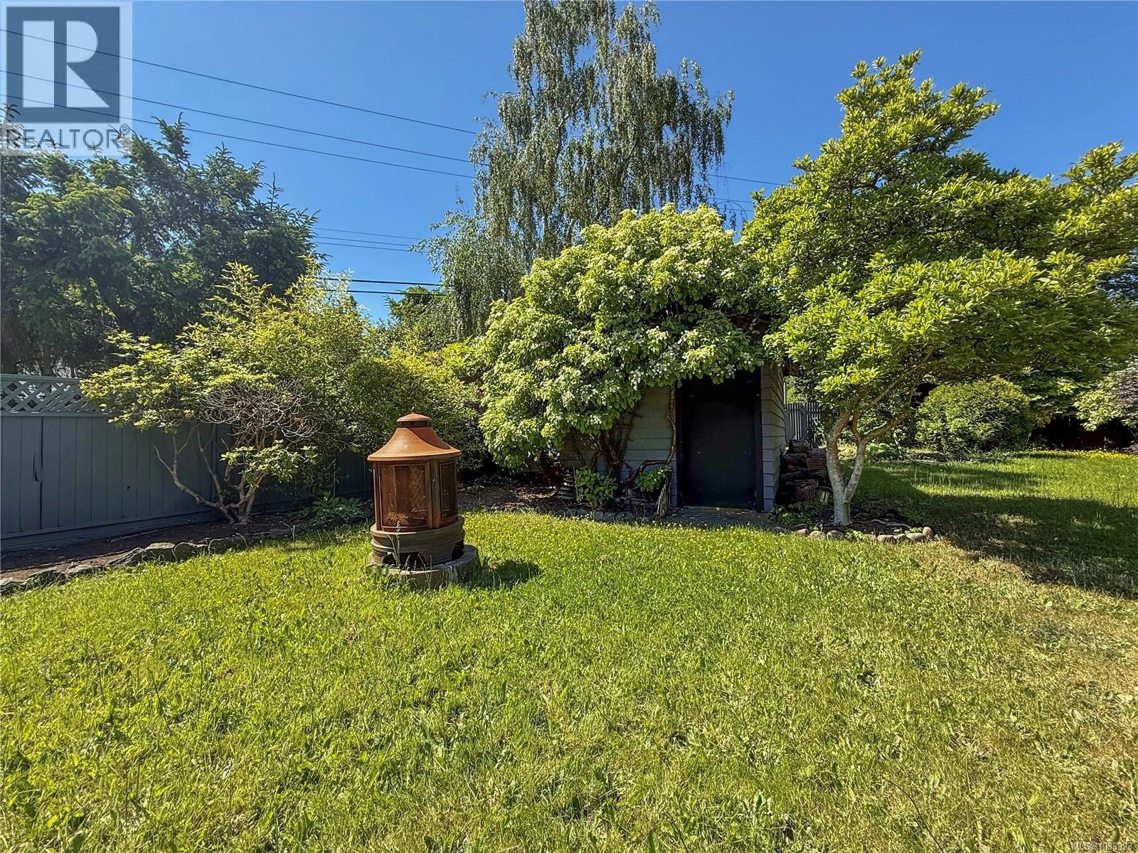 3264 Island Hwy S - 42