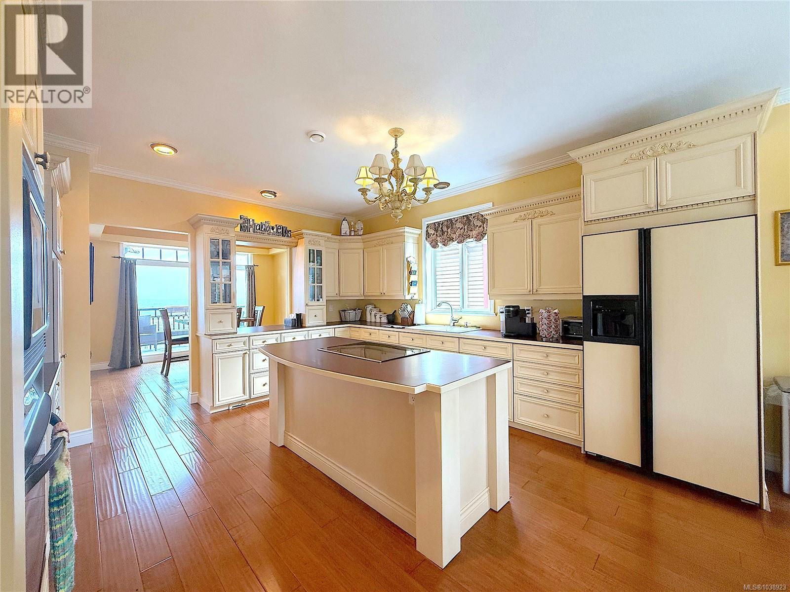 3264 Island Hwy S - 2