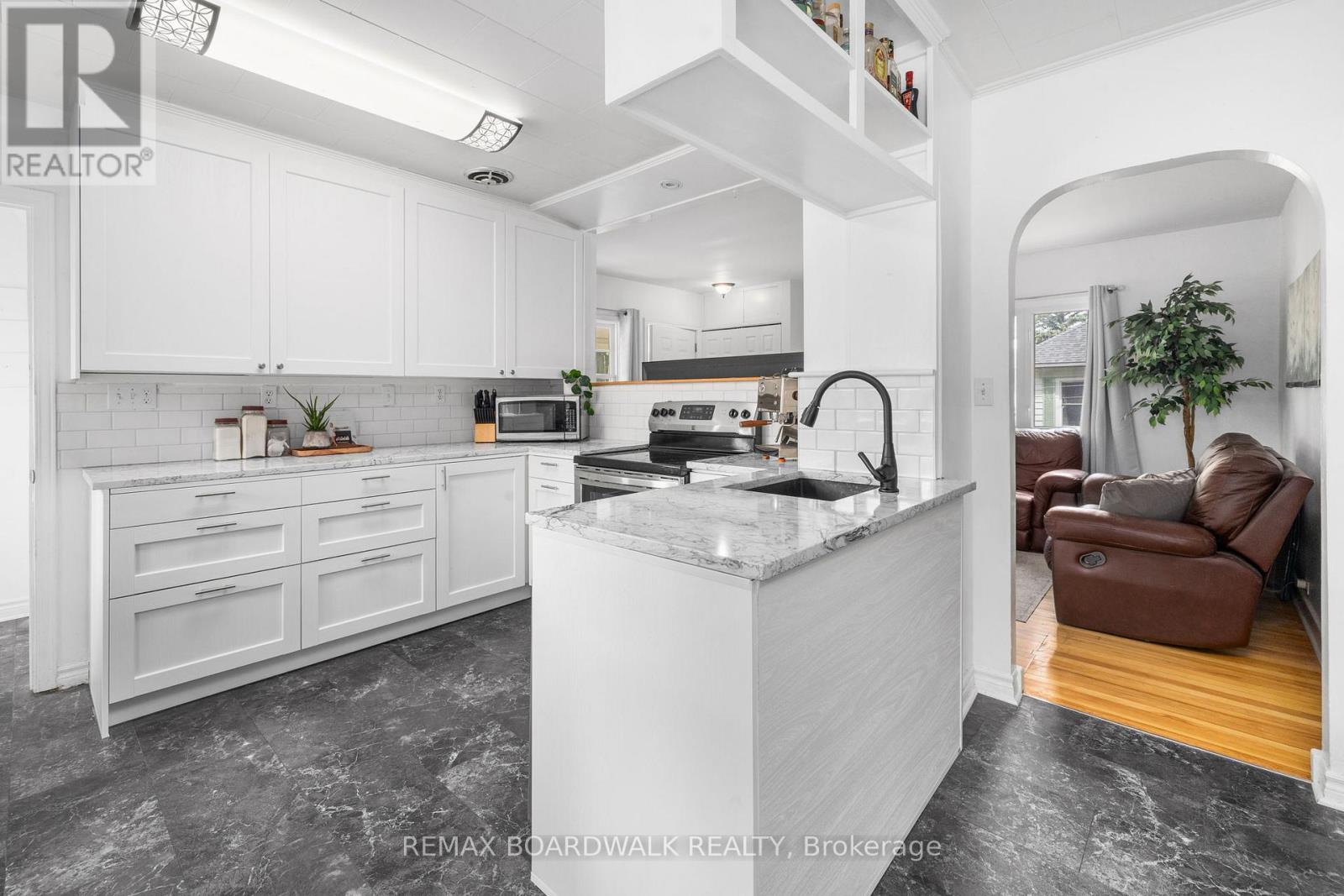 111 BECKWITH STREET E - 9