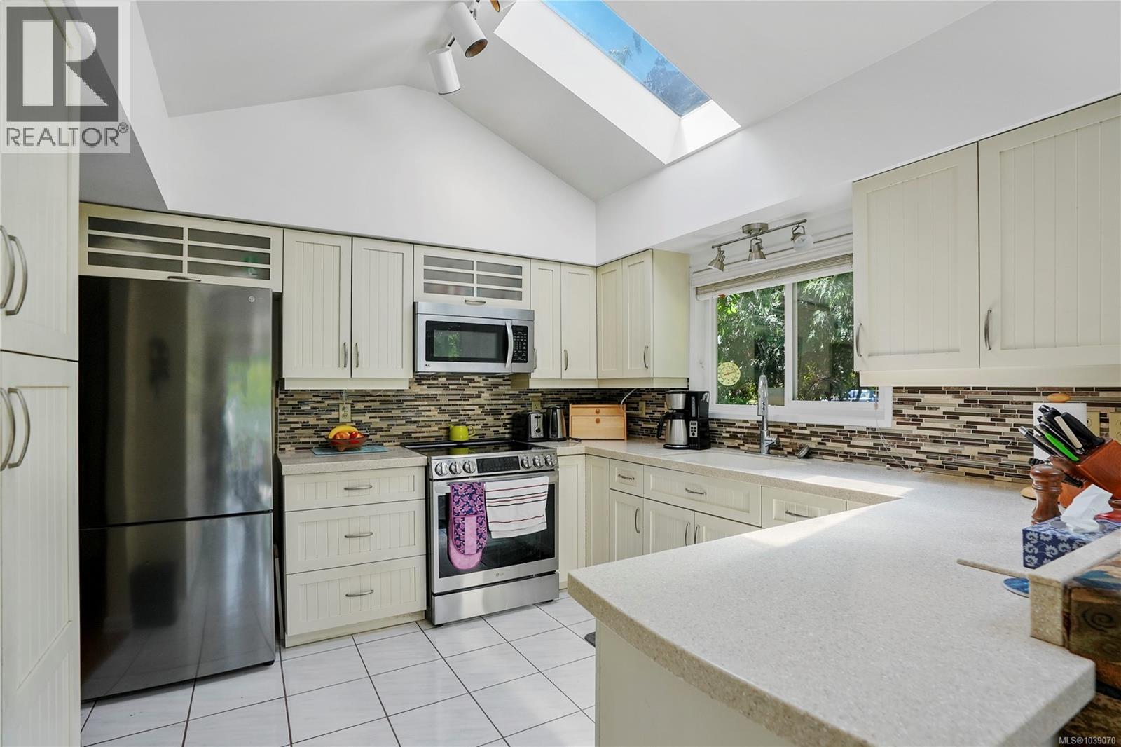 4921 Townsend Dr - 5