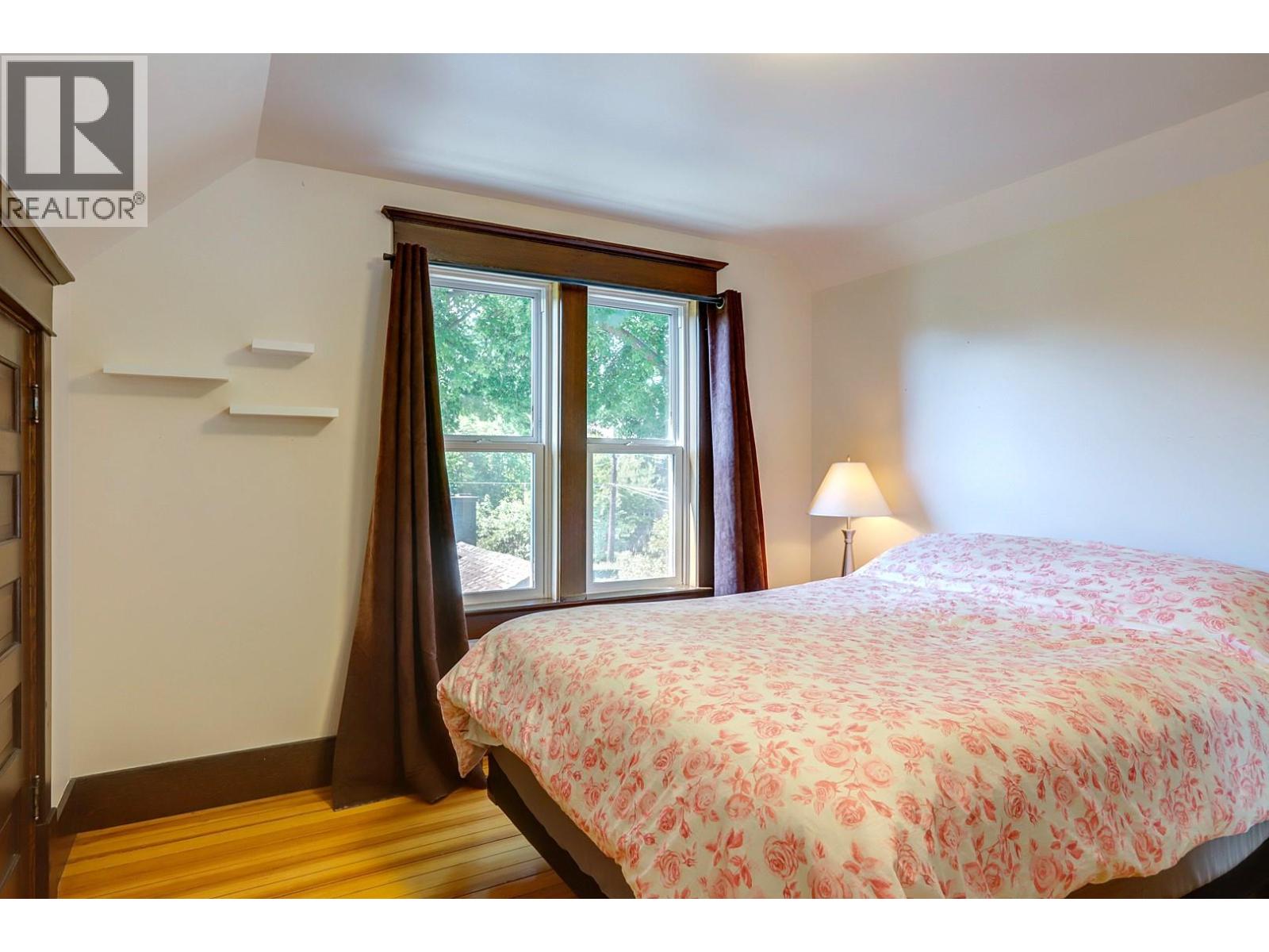 2503 24 Street - 26