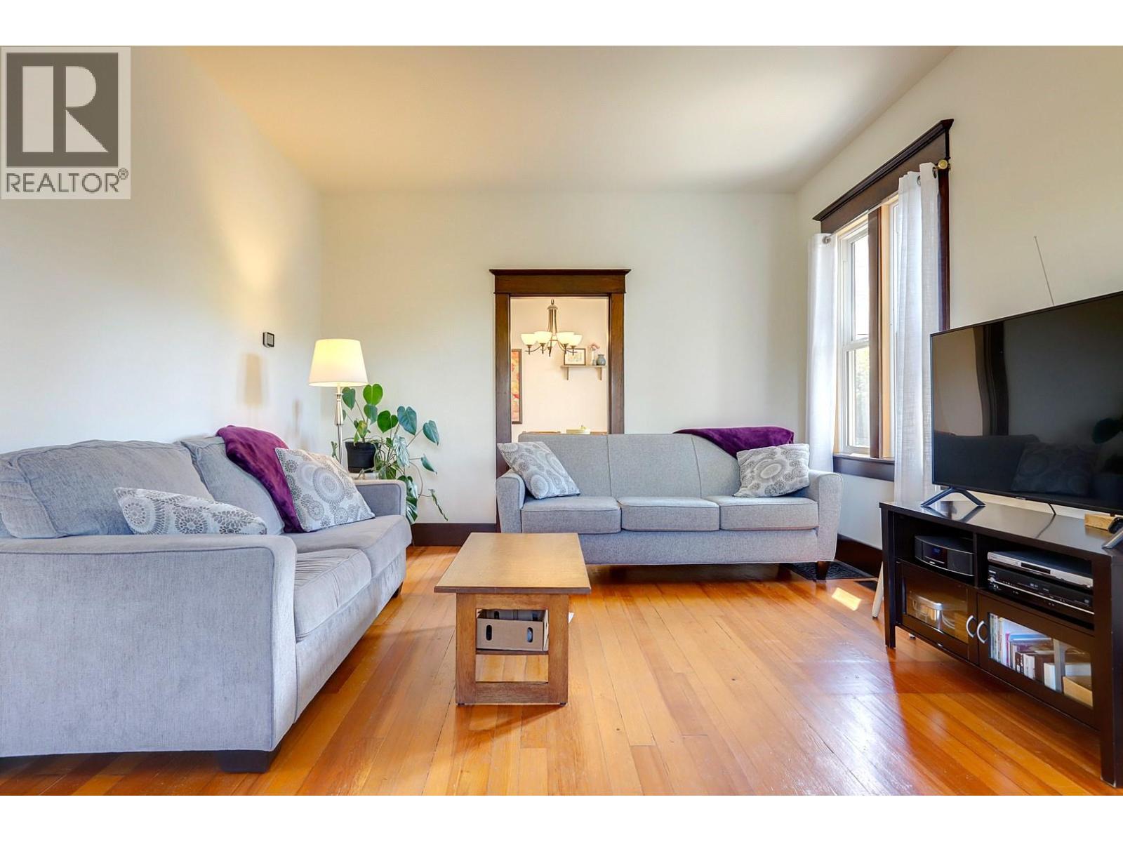 2503 24 Street - 11