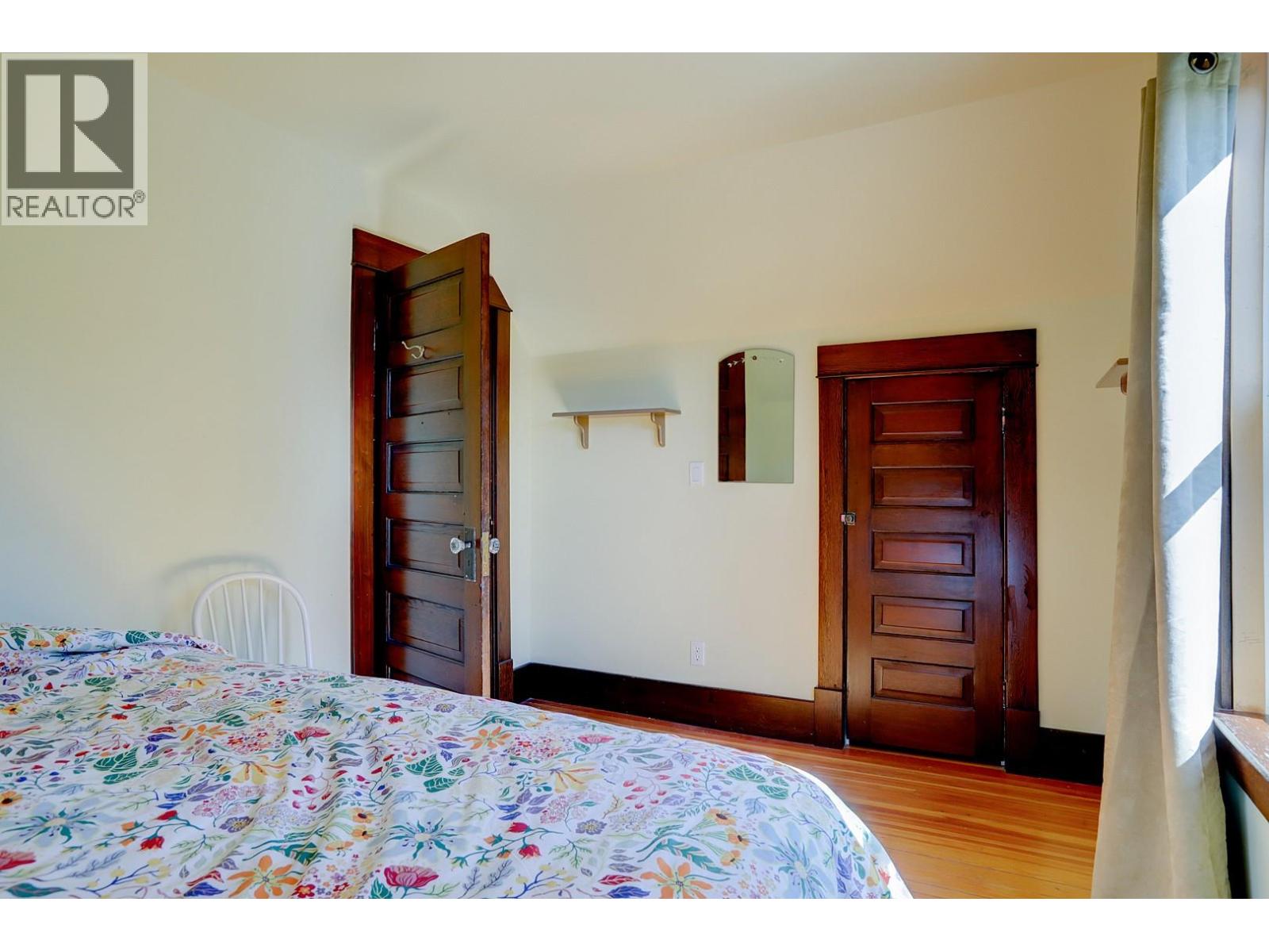 2503 24 Street - 33