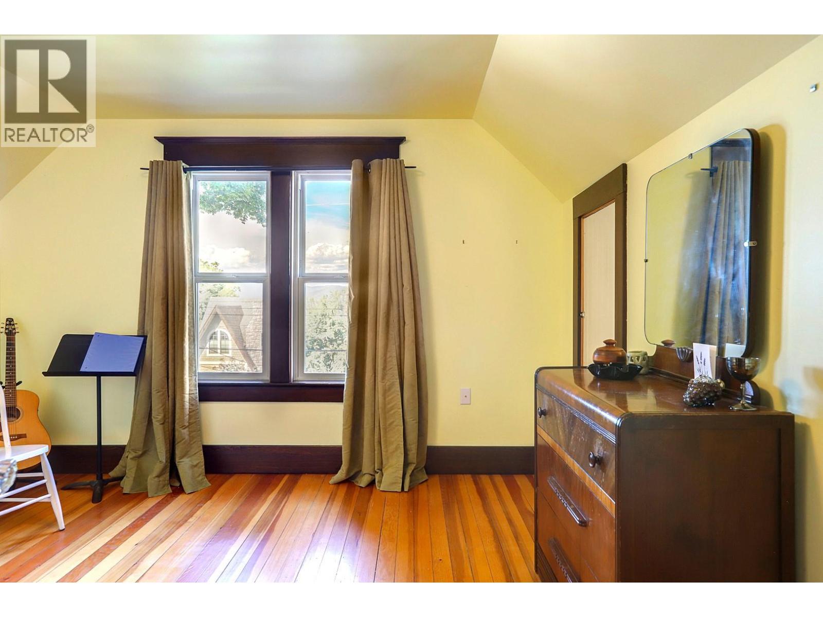 2503 24 Street - 34