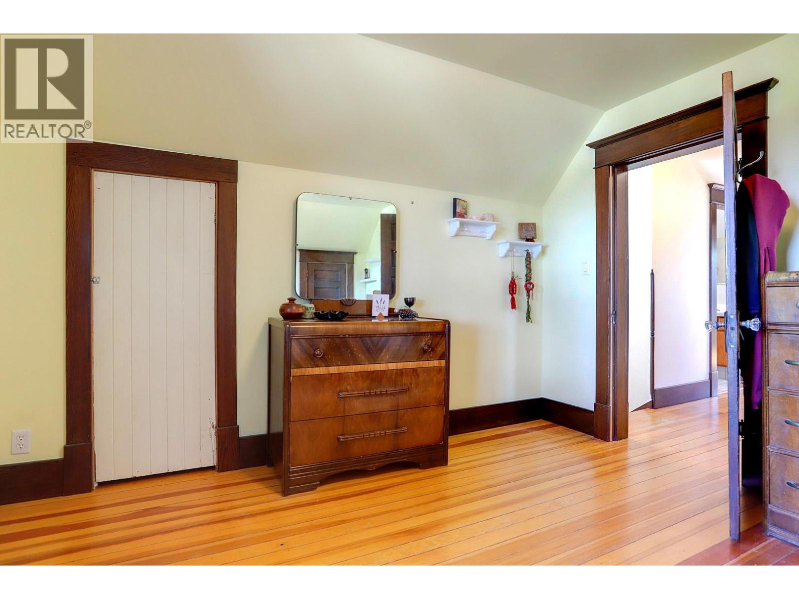 2503 24 Street - 37