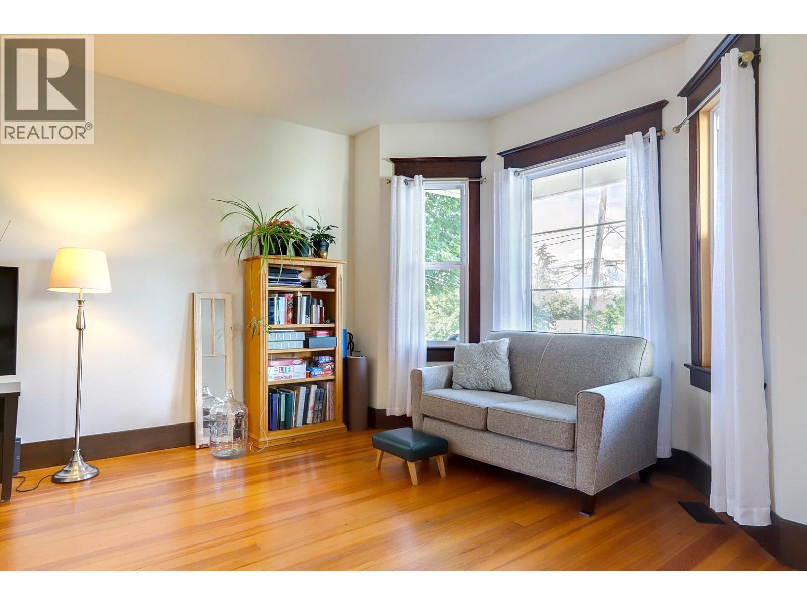 2503 24 Street - 8