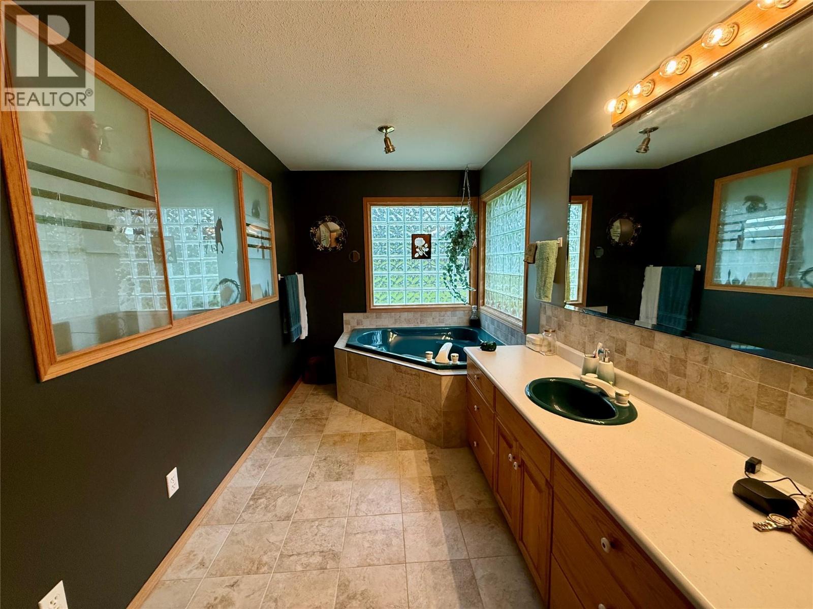  8110 Wycliffe Road, Cranbrook