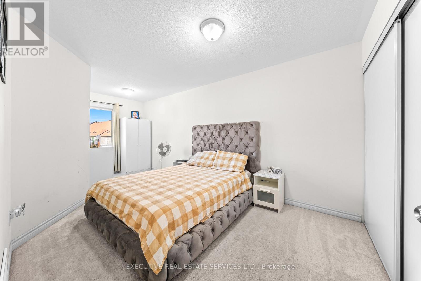 #75 50 EDINBURGH DRIVE - 34