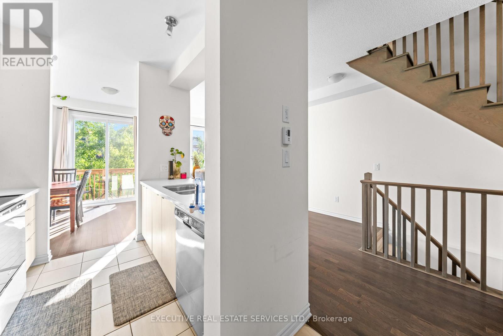 #75 50 EDINBURGH DRIVE - 22