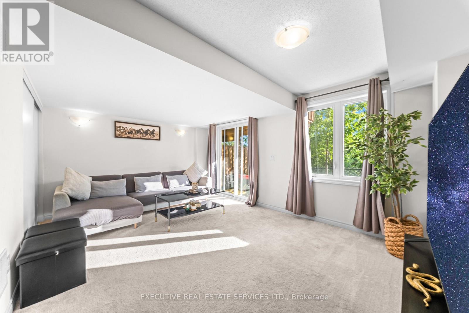 #75 50 EDINBURGH DRIVE - 44