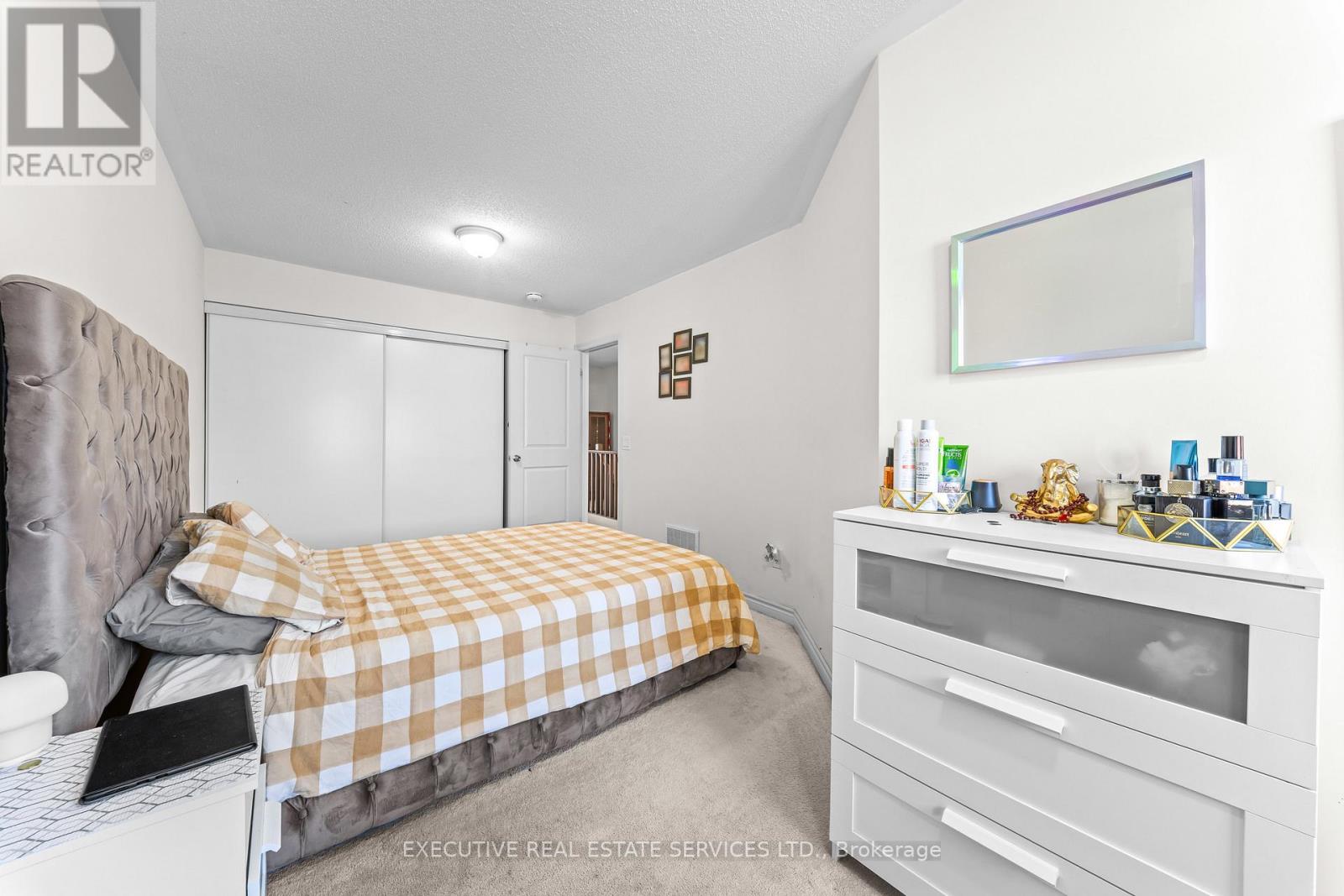 #75 50 EDINBURGH DRIVE - 36