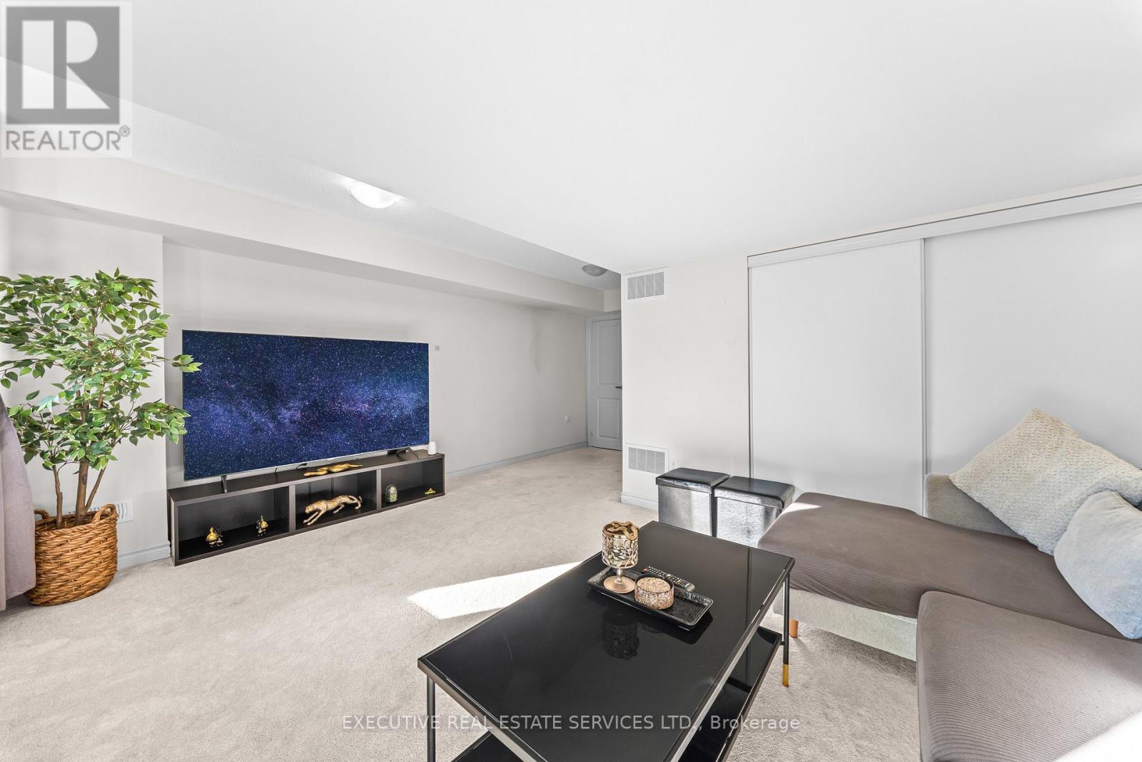 #75 50 EDINBURGH DRIVE - 45