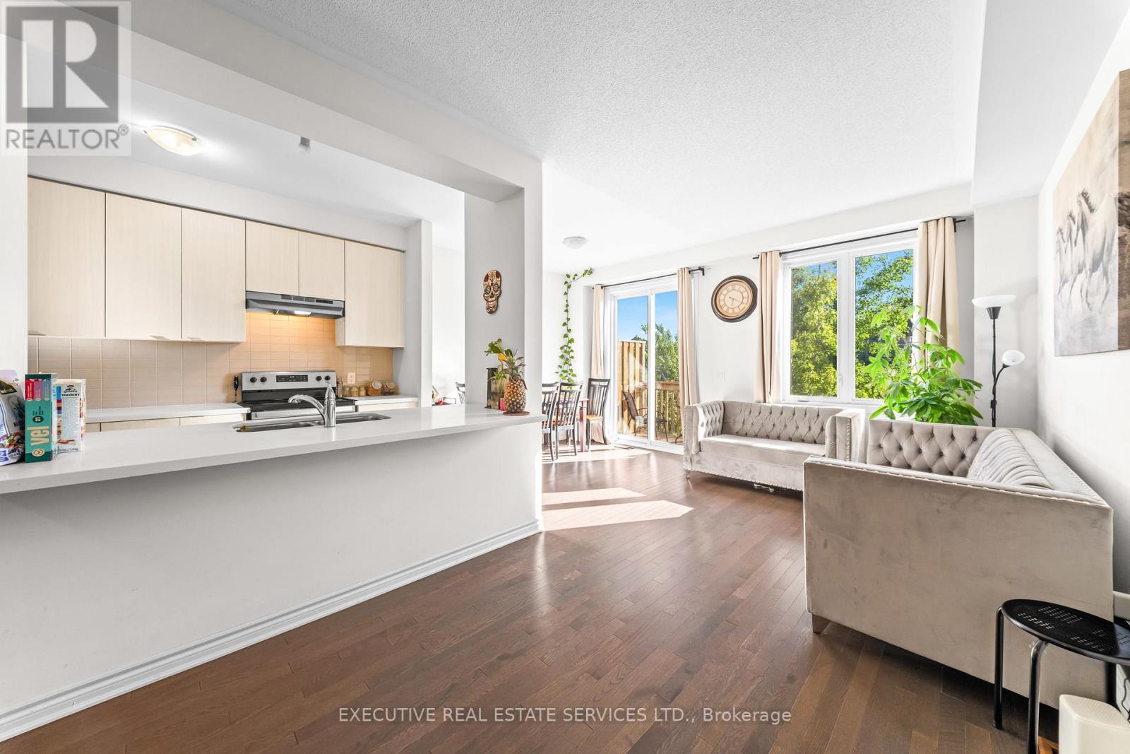 #75 50 EDINBURGH DRIVE - 16