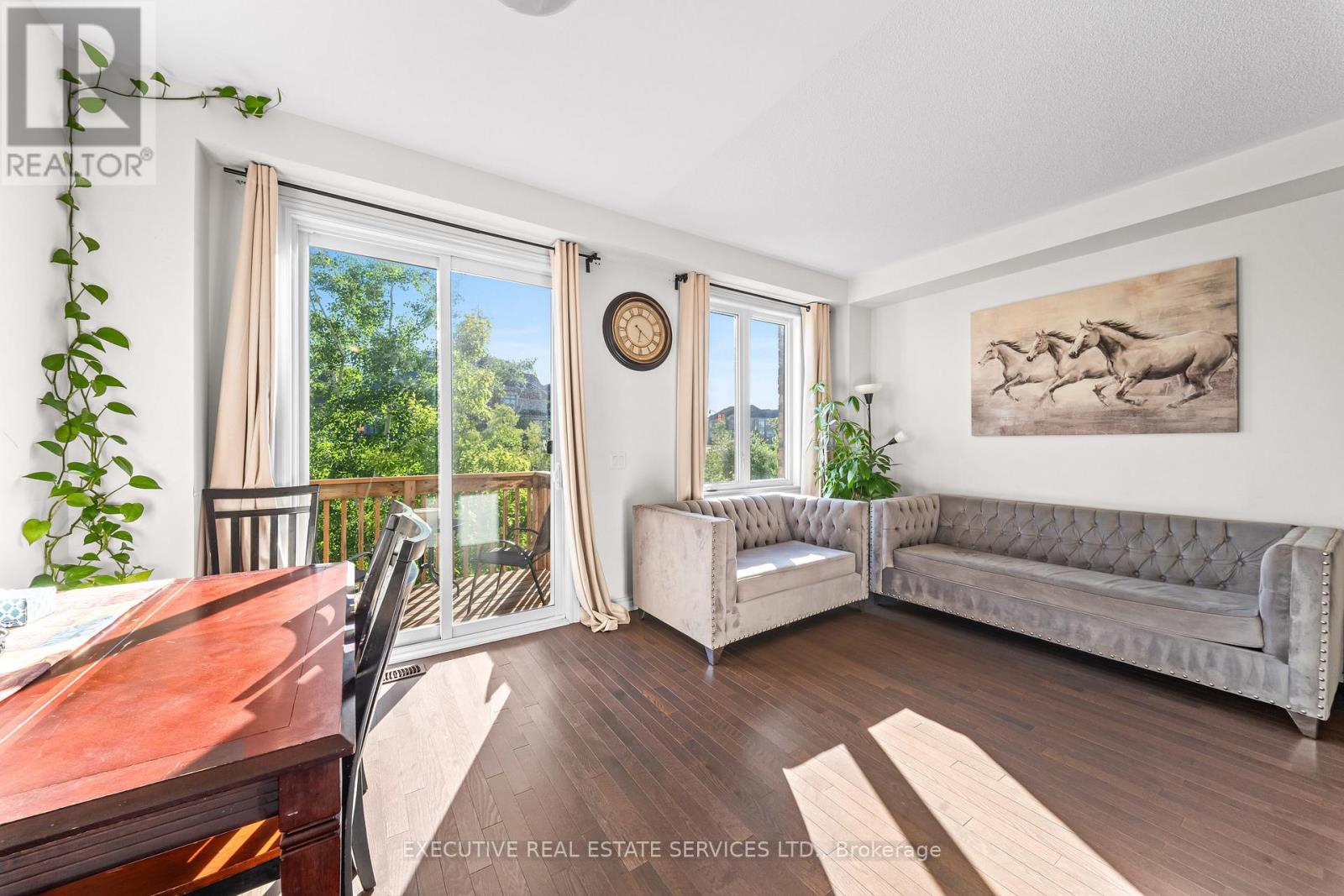 #75 50 EDINBURGH DRIVE - 24