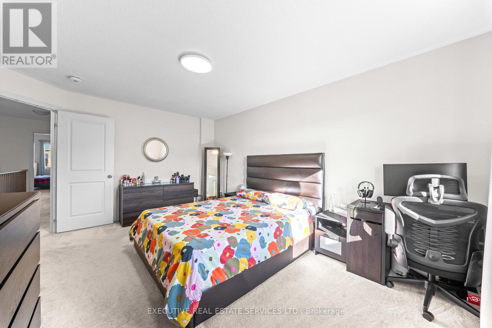 #75 50 EDINBURGH DRIVE - 39