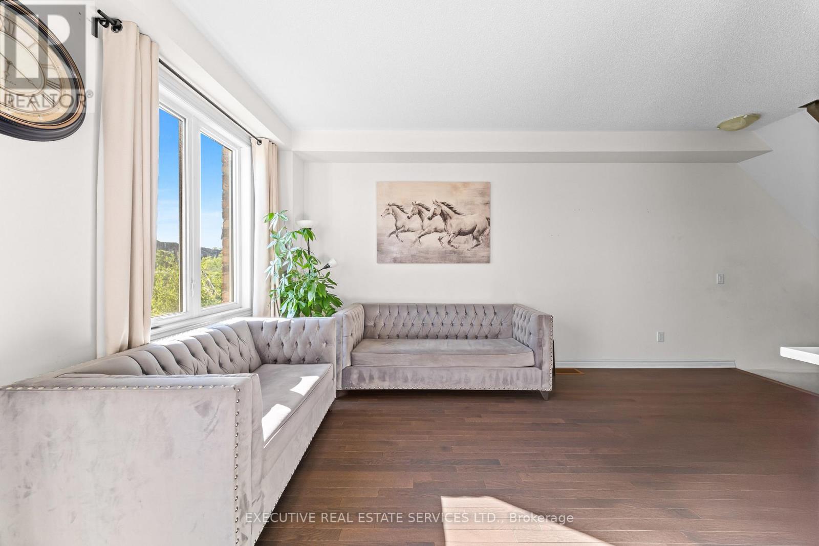 #75 50 EDINBURGH DRIVE - 18