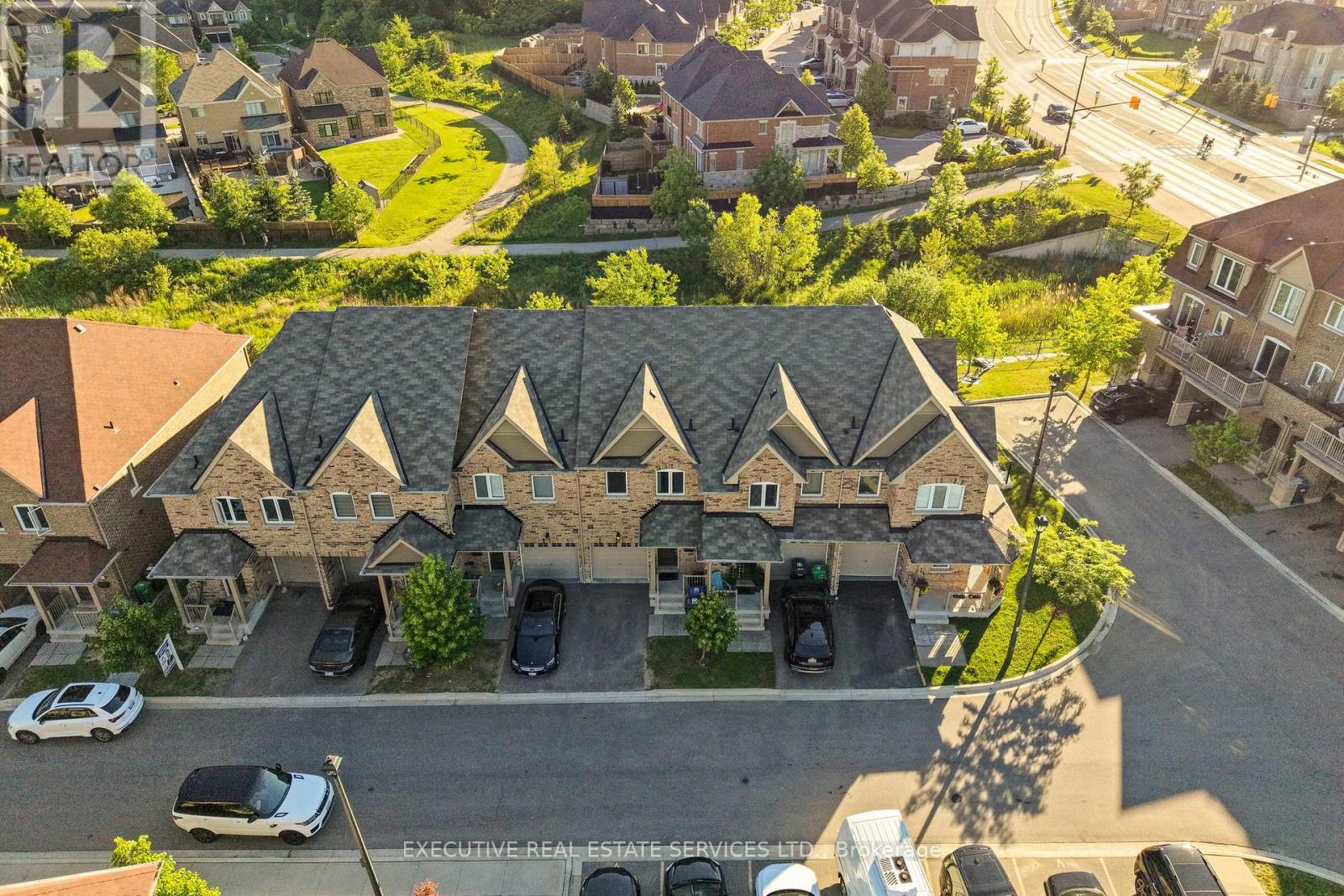 #75 50 EDINBURGH DRIVE - 4