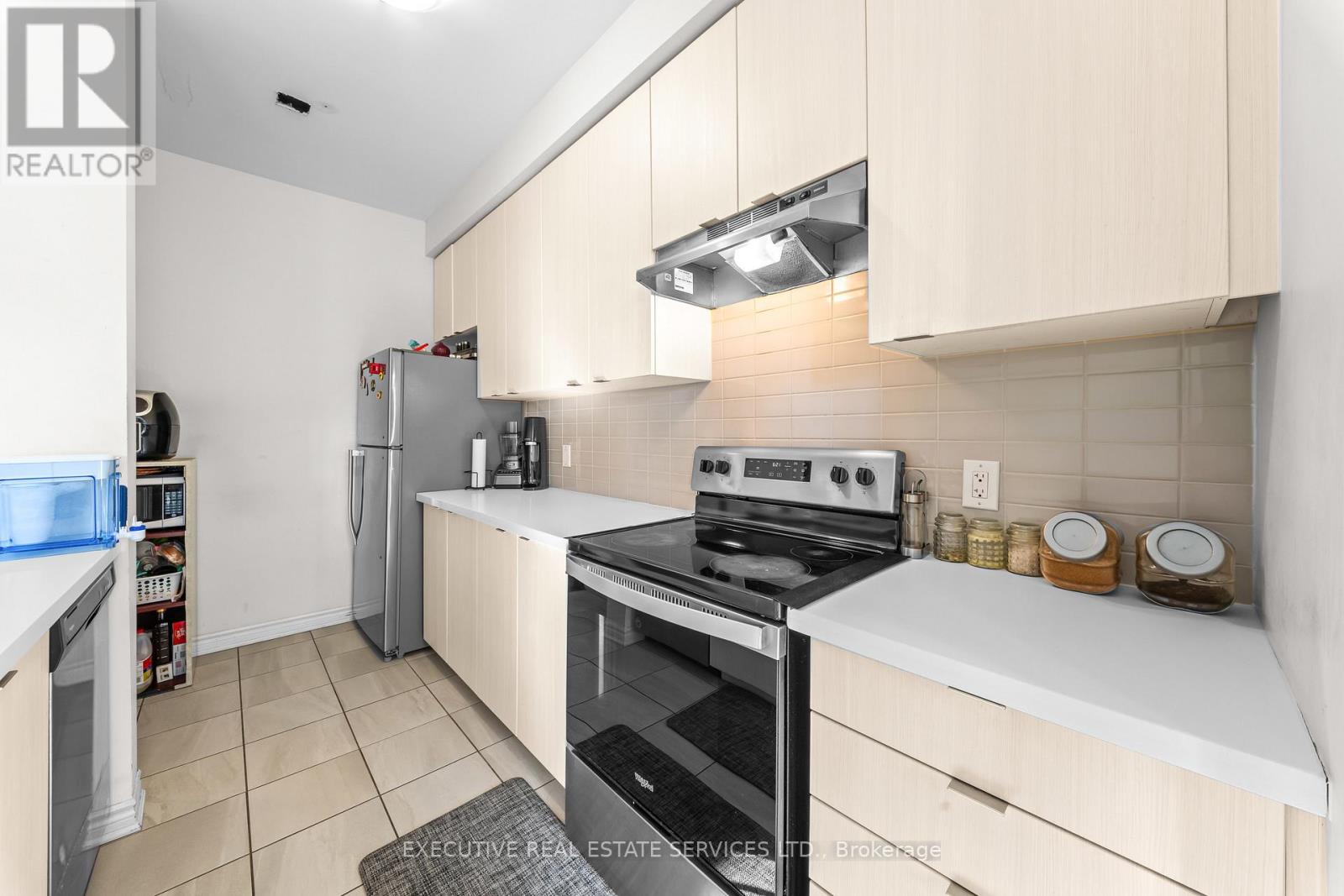 #75 50 EDINBURGH DRIVE - 20