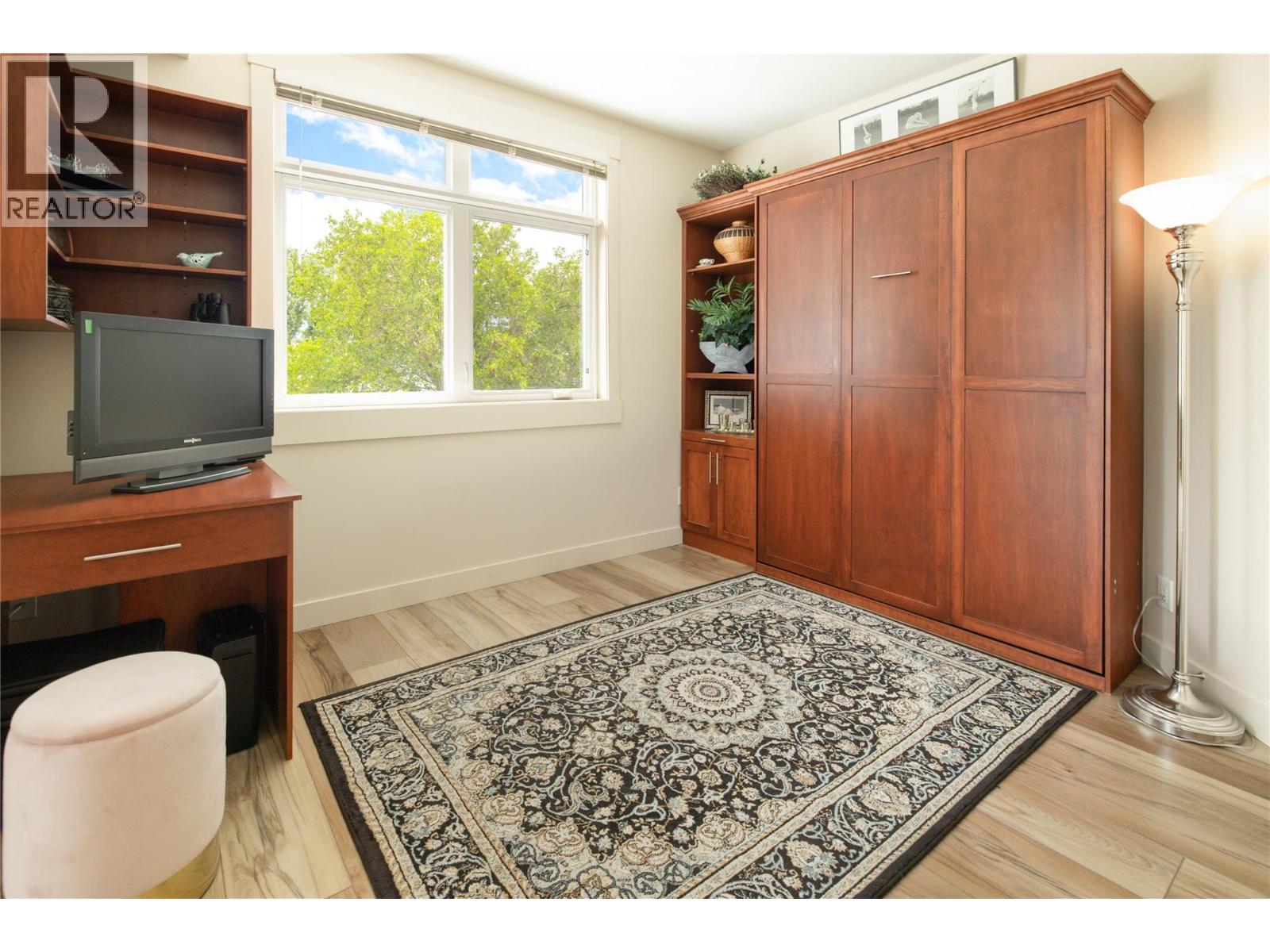 #307 2901 Abbott Street - 18
