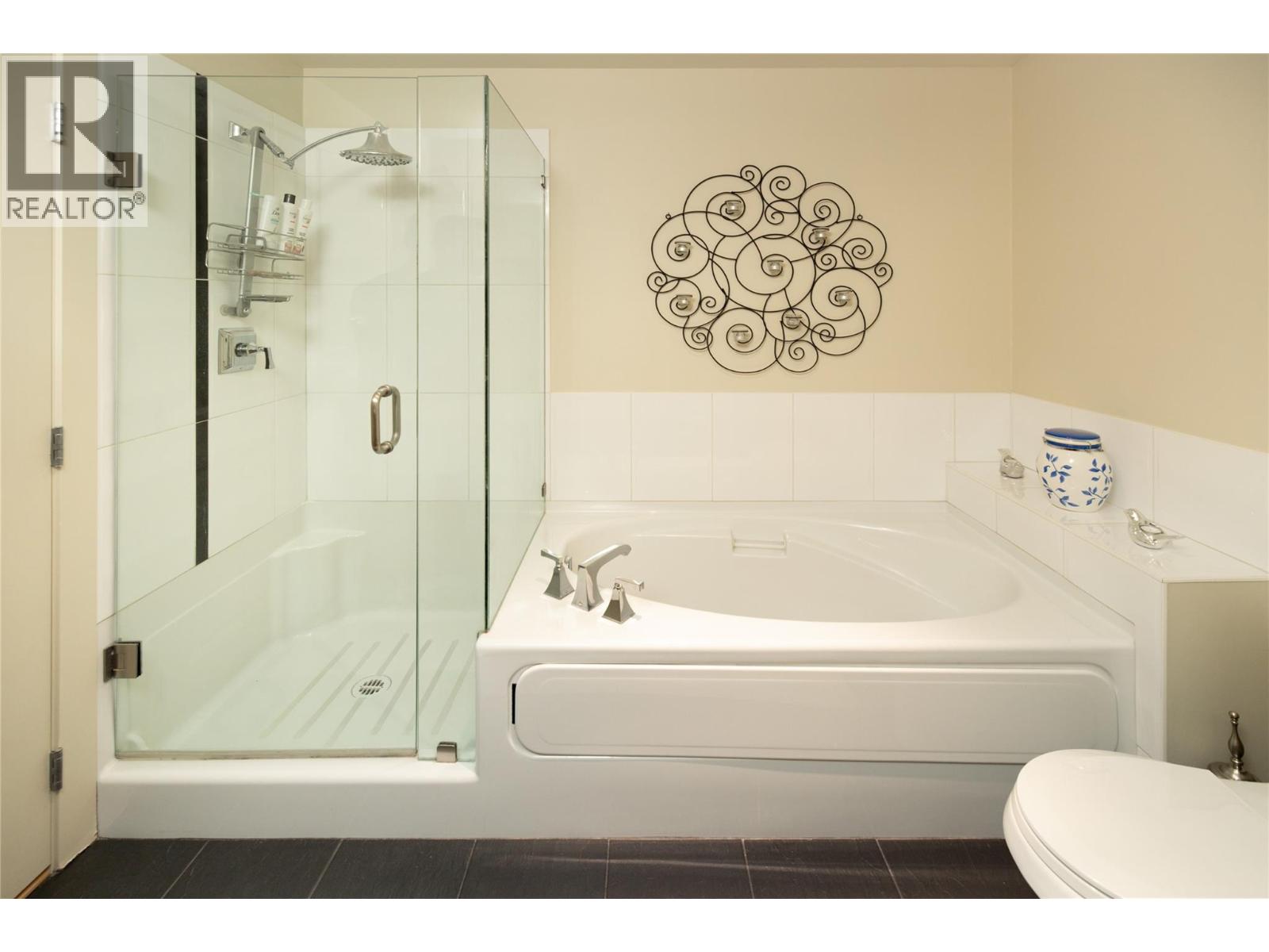 #307 2901 Abbott Street - 16
