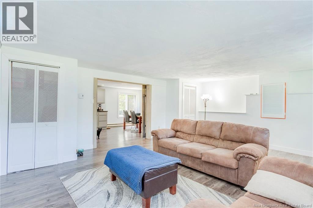 10 Eydie Drive - 32