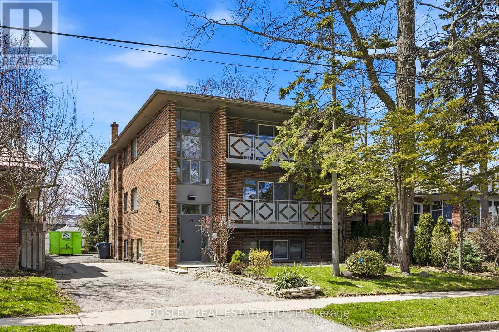 24 OAKWOOD AVENUE N - 1