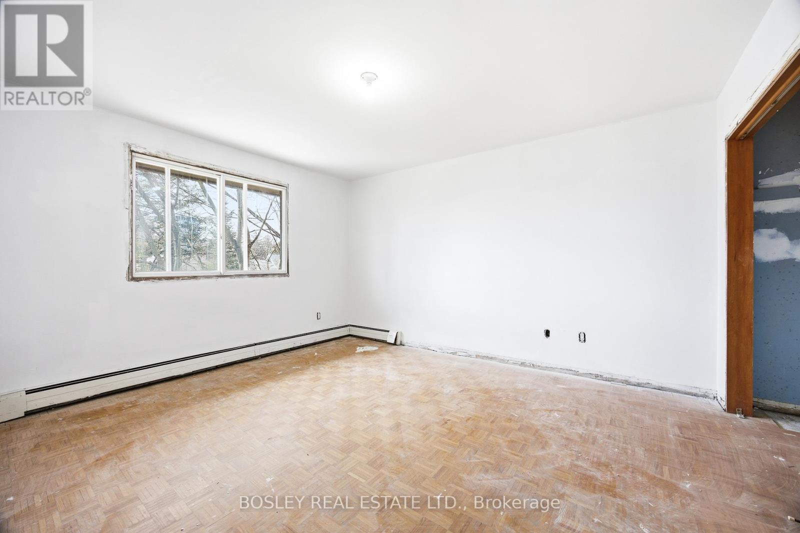 24 OAKWOOD AVENUE N - 13