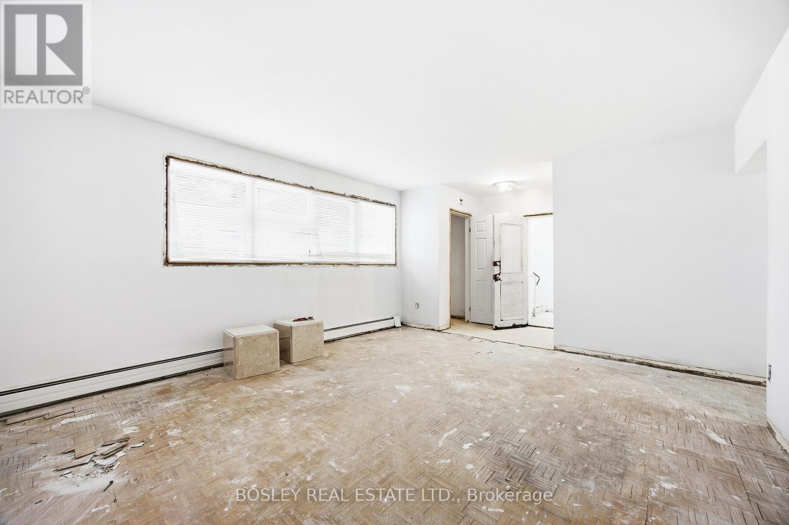 24 OAKWOOD AVENUE N - 22