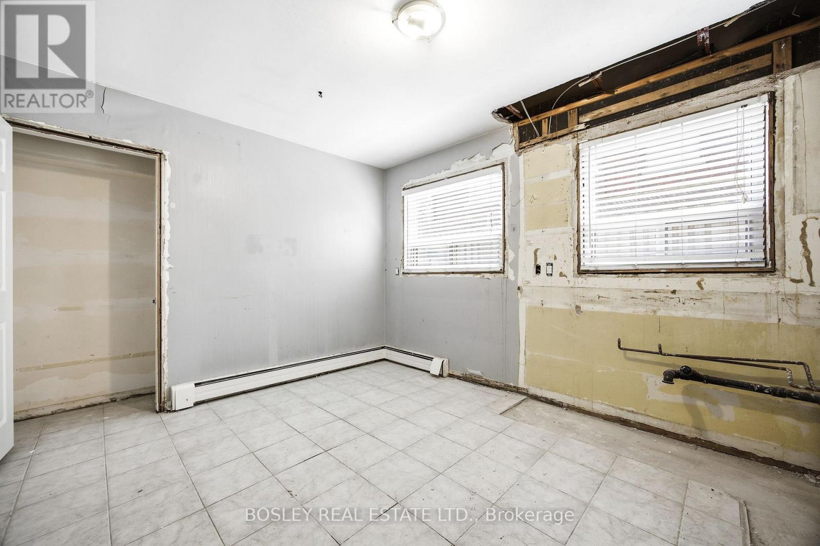 24 OAKWOOD AVENUE N - 24