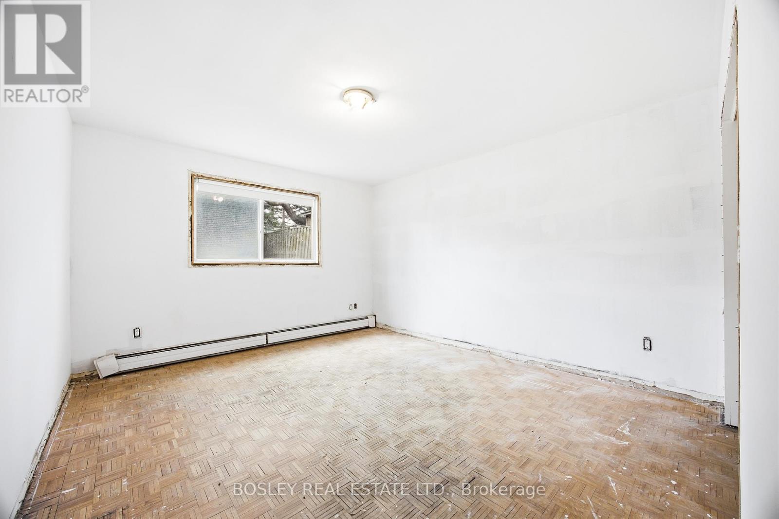 24 OAKWOOD AVENUE N - 28