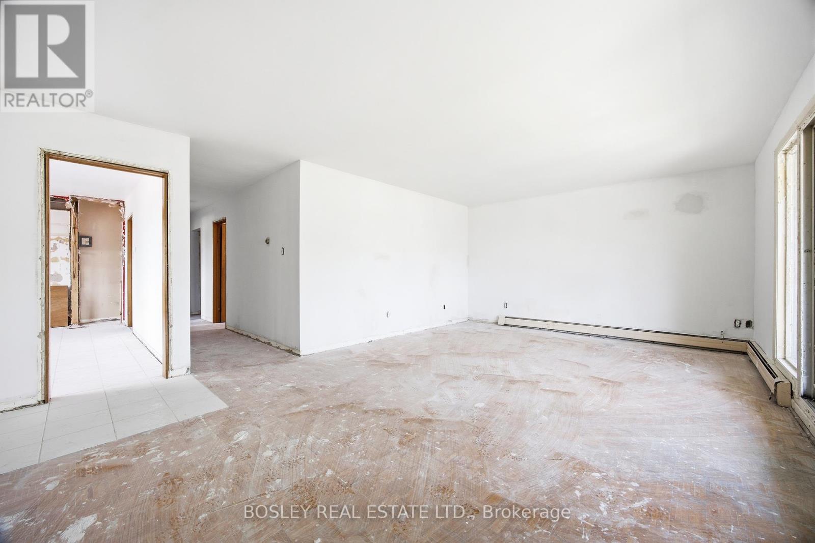 24 OAKWOOD AVENUE N - 5