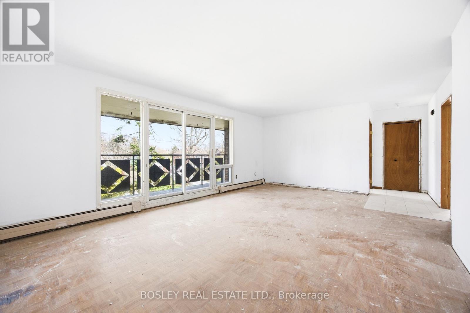 24 OAKWOOD AVENUE N - 6