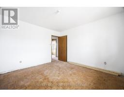 Bedroom 2 - 24 Oakwood Avenue N, Mississauga, ON L5G3L7 Photo 15