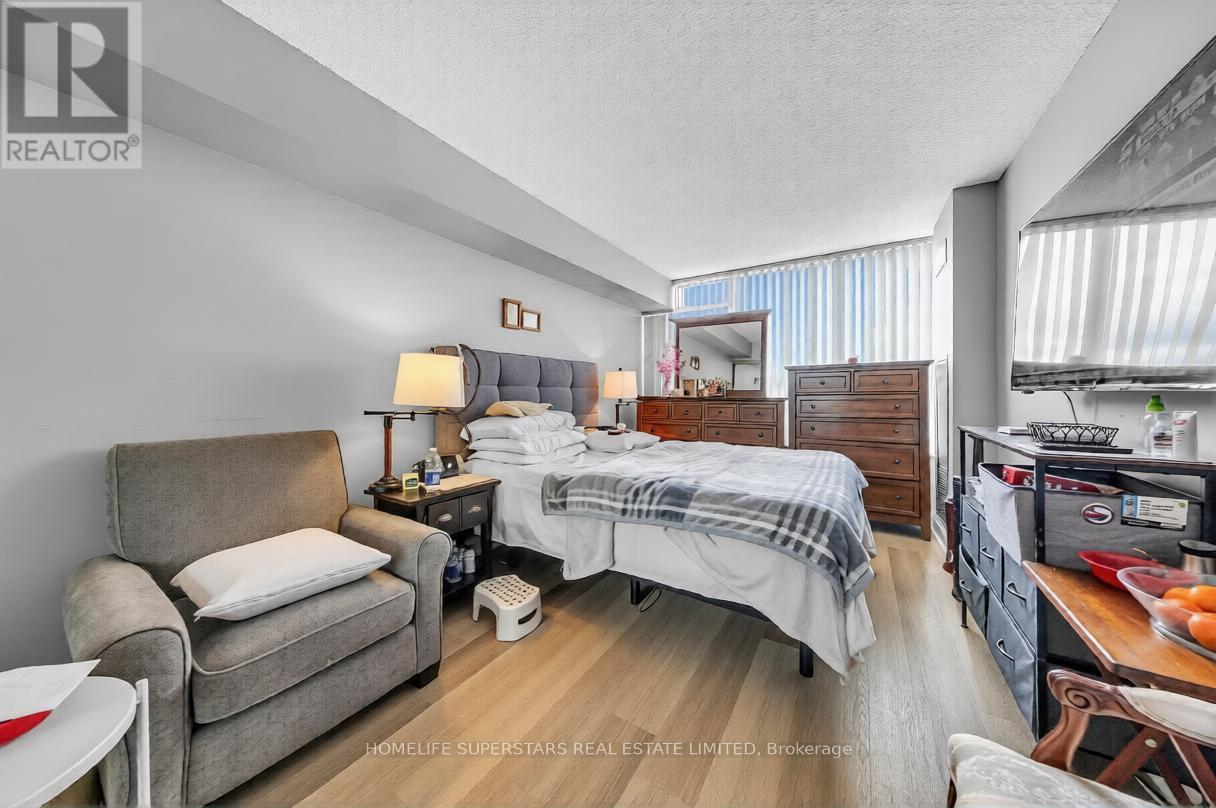 #907 24 HANOVER ROAD - 7