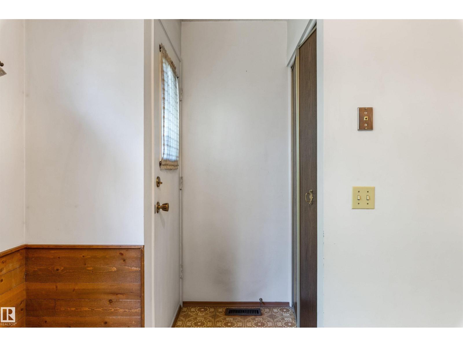 17912 77 AV NW - 21