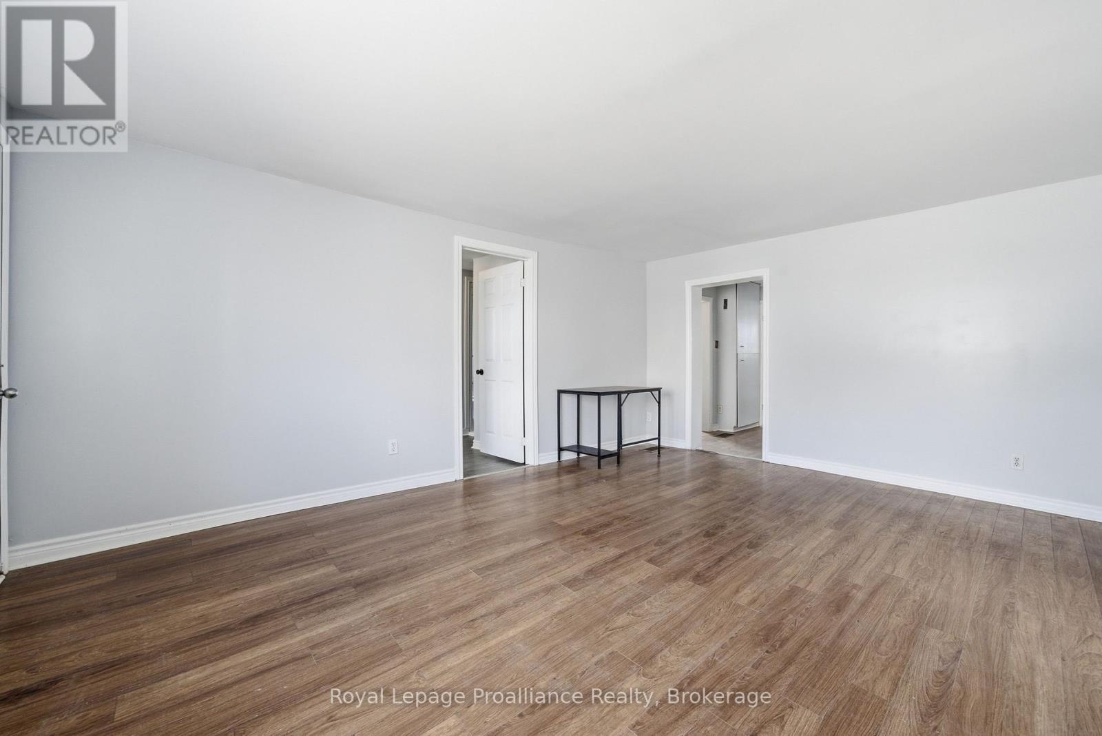199 DUNDAS STREET E - 10