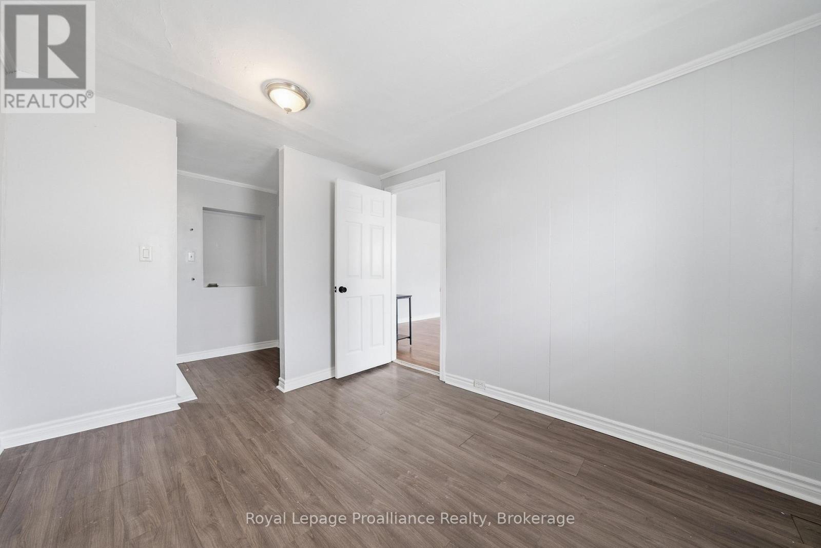 199 DUNDAS STREET E - 12