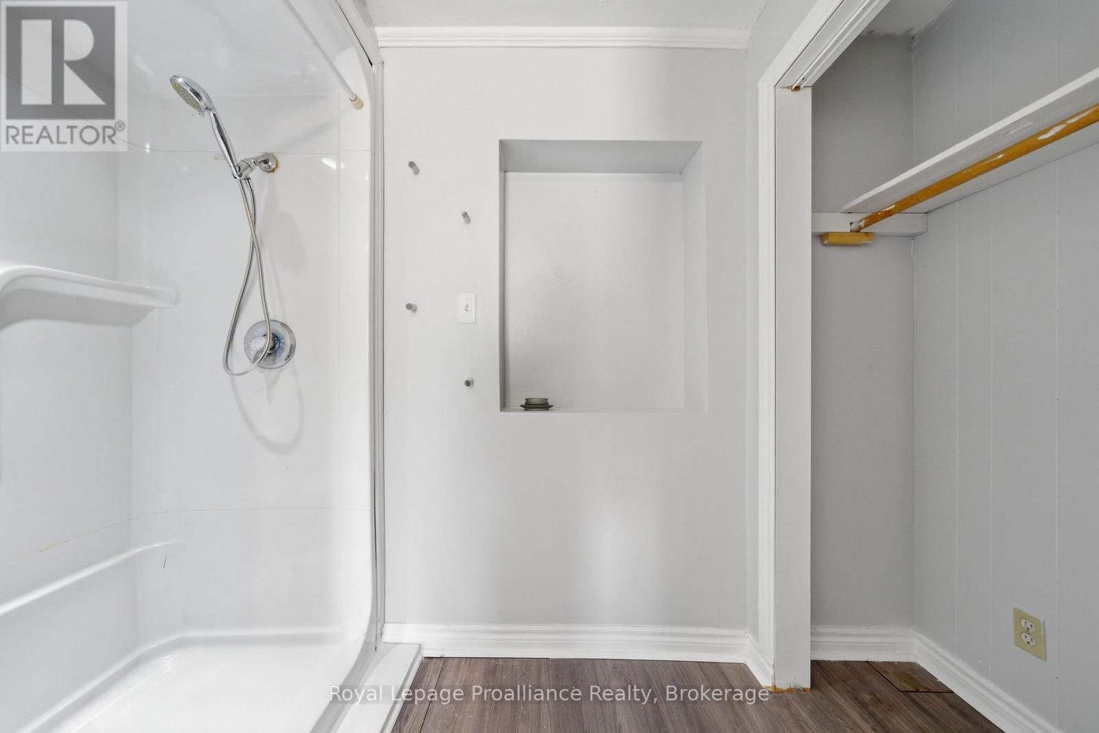 199 DUNDAS STREET E - 13