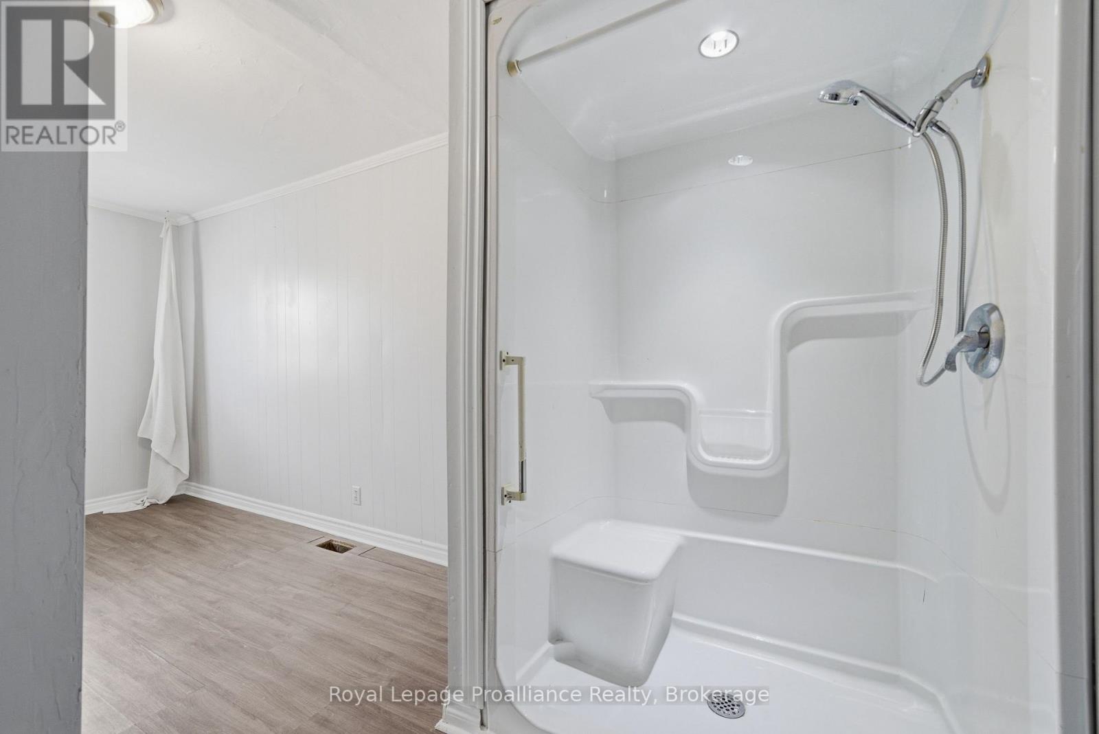 199 DUNDAS STREET E - 14