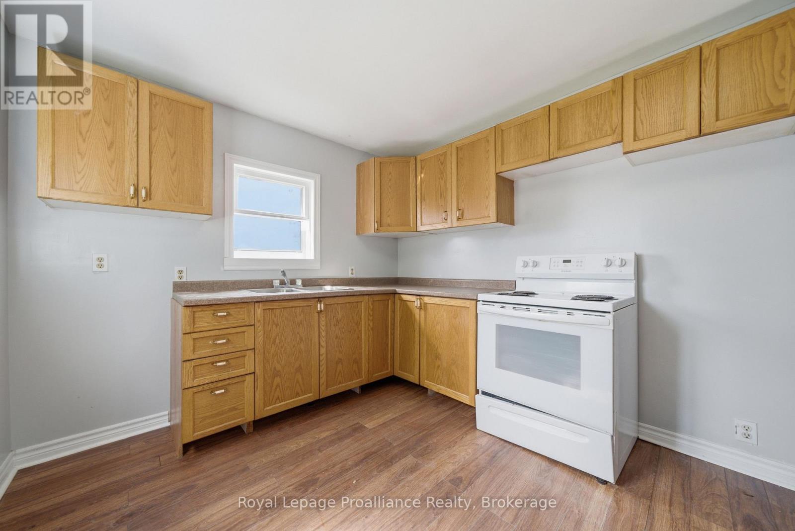 199 DUNDAS STREET E - 19