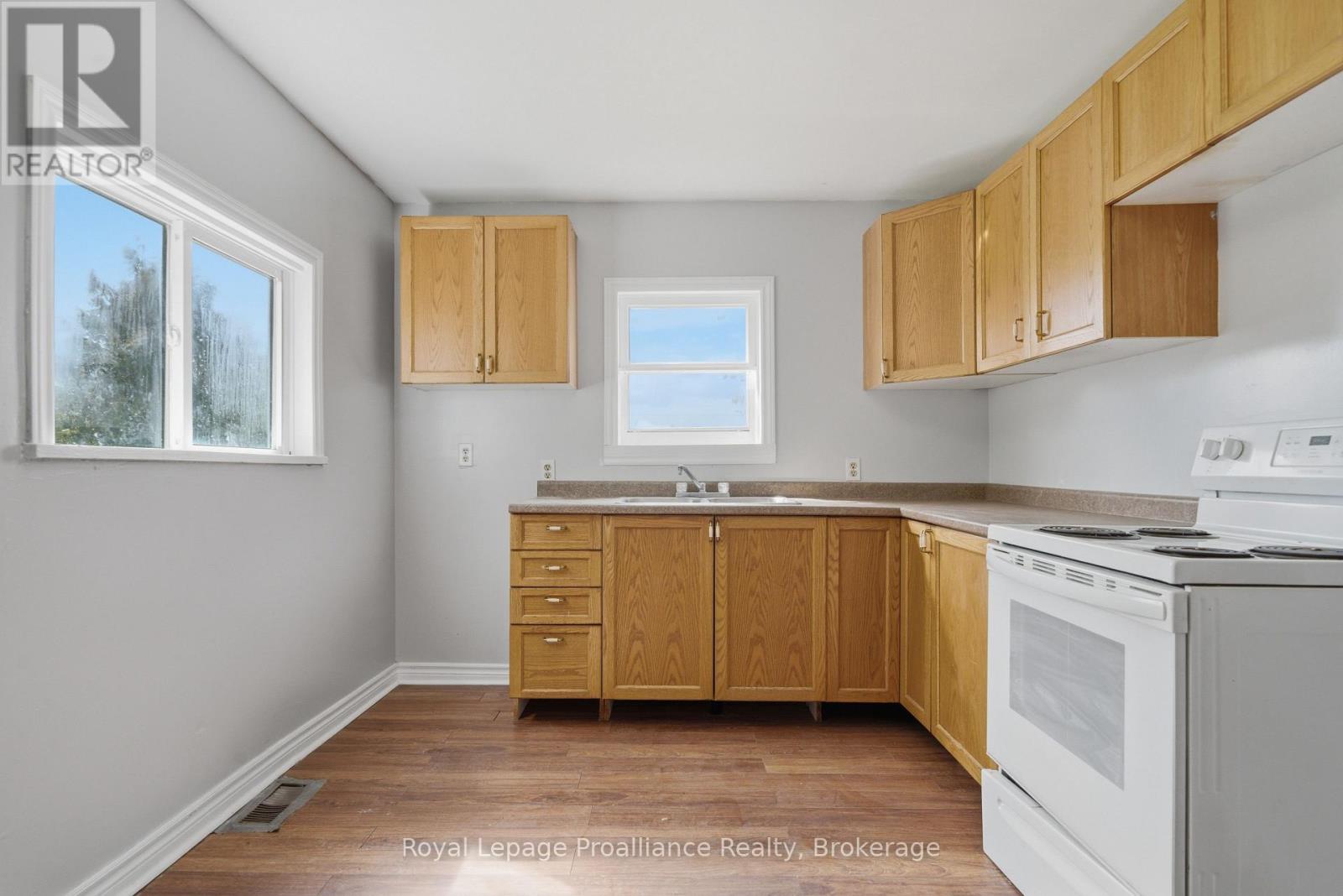 199 DUNDAS STREET E - 20