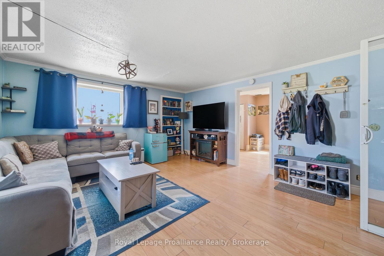 199 DUNDAS STREET E - 25