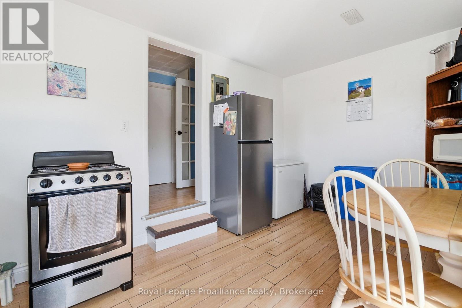 199 DUNDAS STREET E - 28
