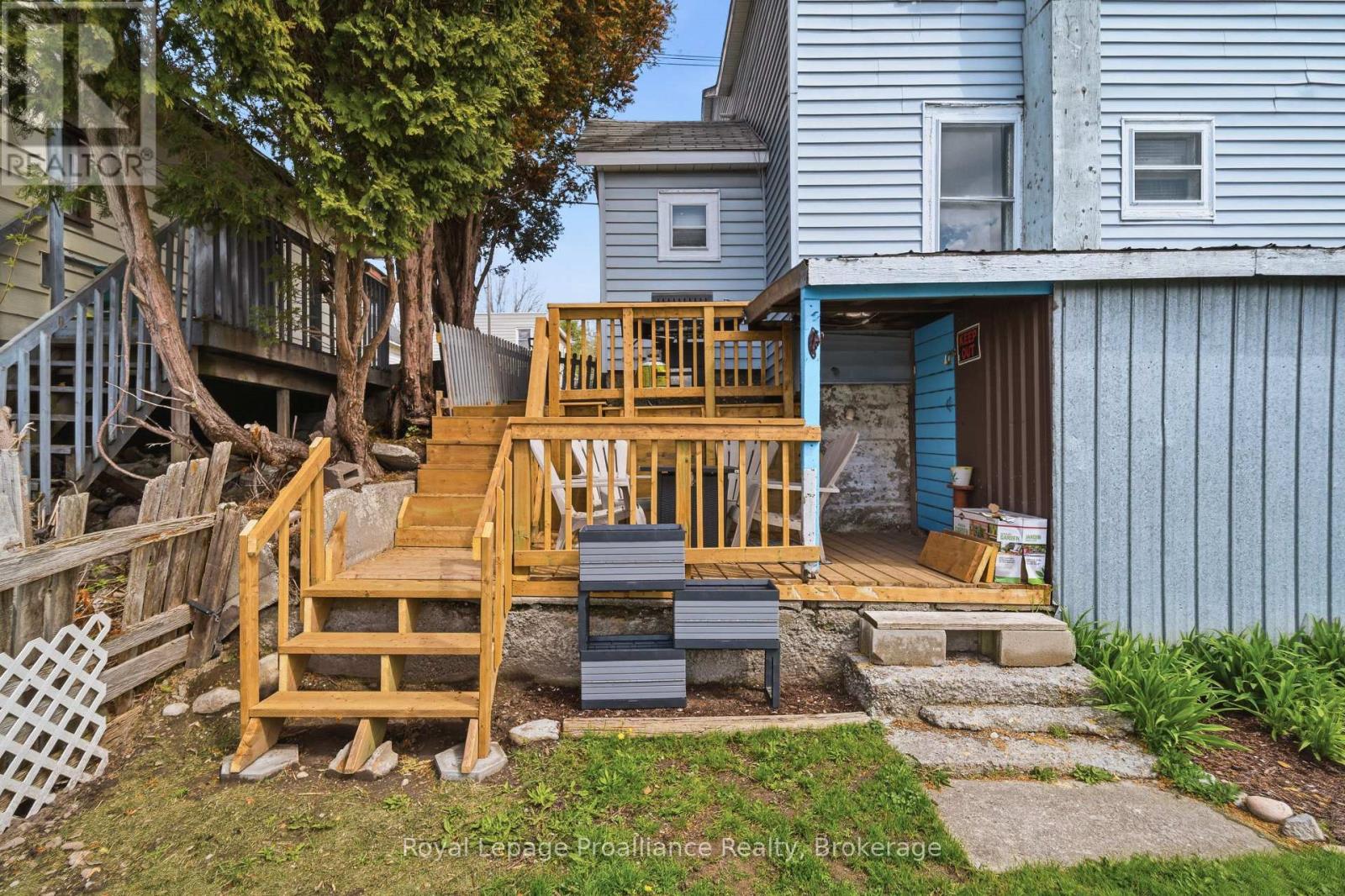 199 DUNDAS STREET E - 32