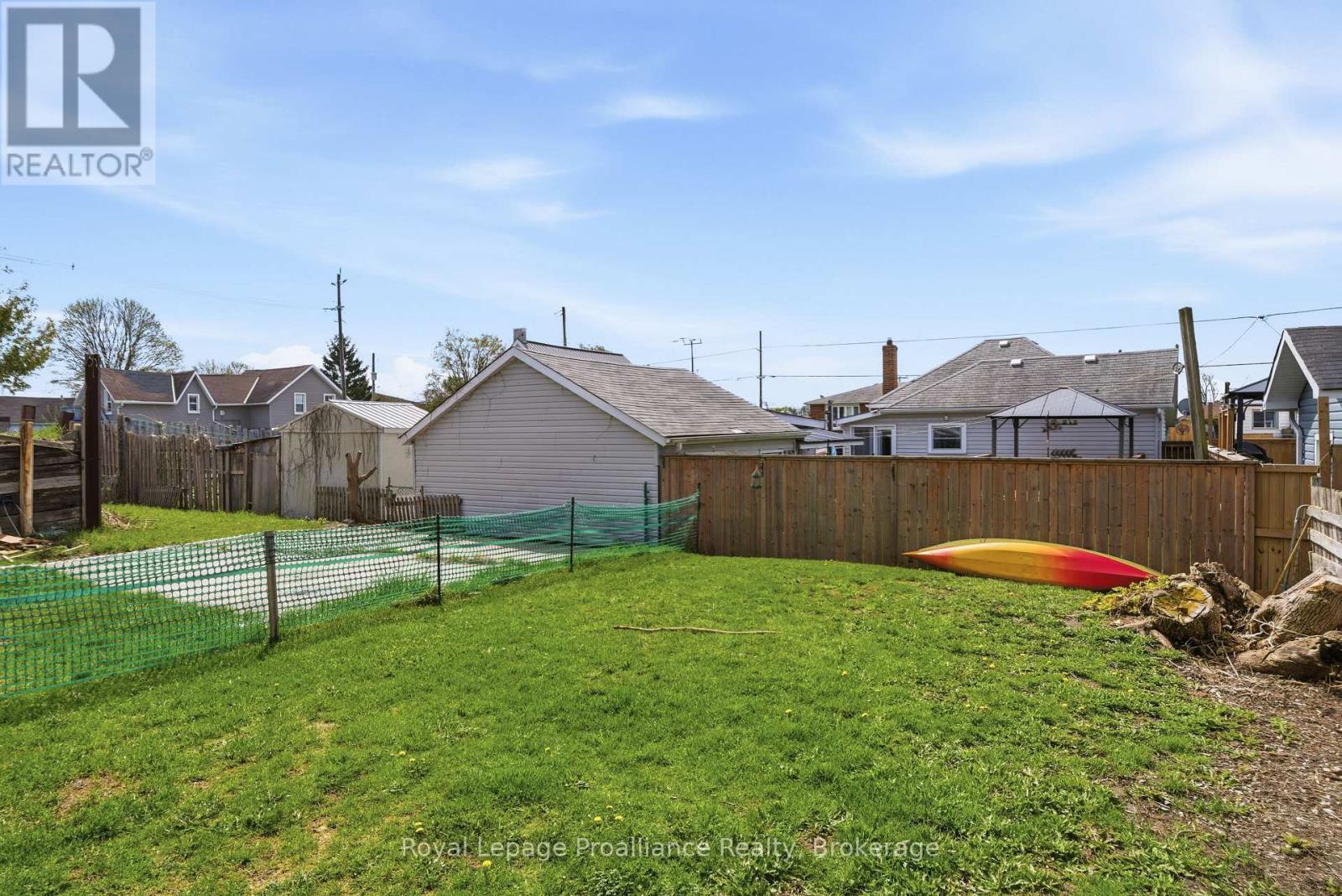 199 DUNDAS STREET E - 33